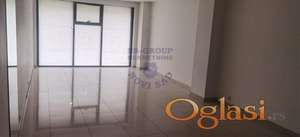 Izdaje se atraktivan lokal na Bulevaru